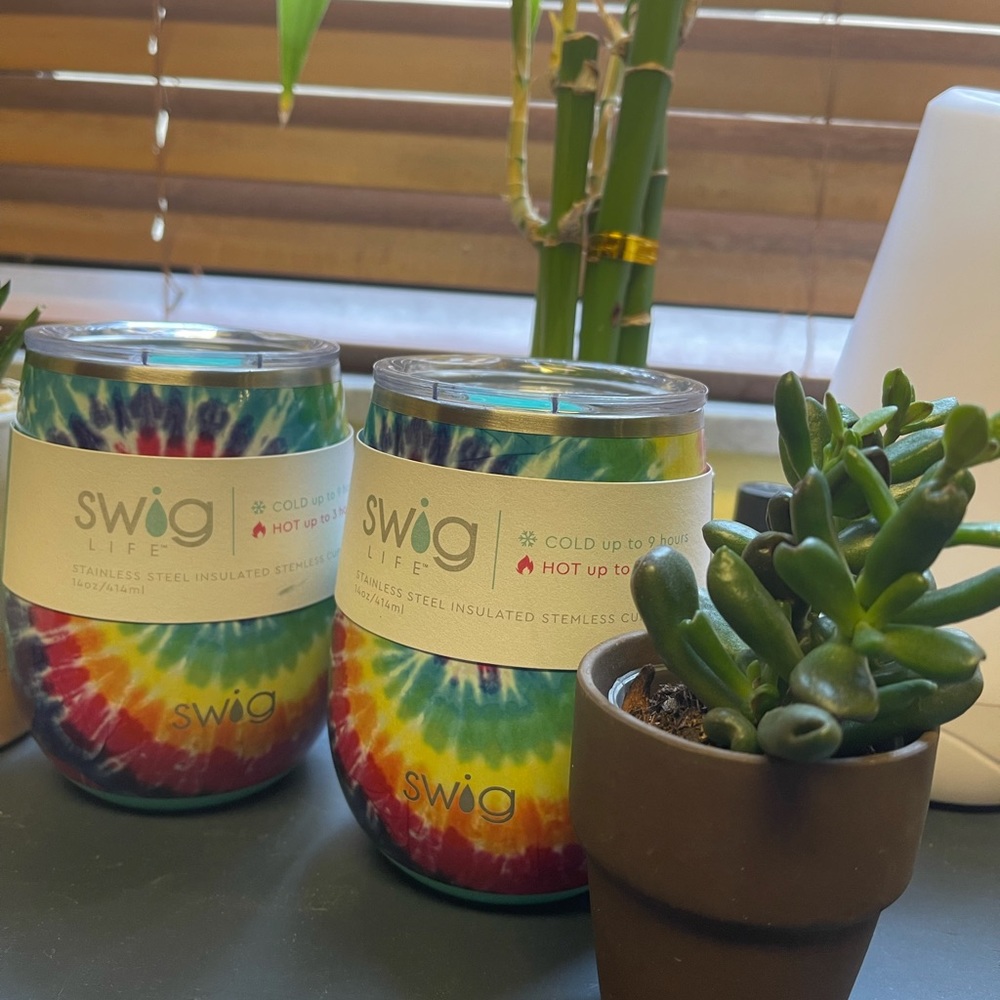 TIE DYE Insulated Swig Wine Cups ✌️
